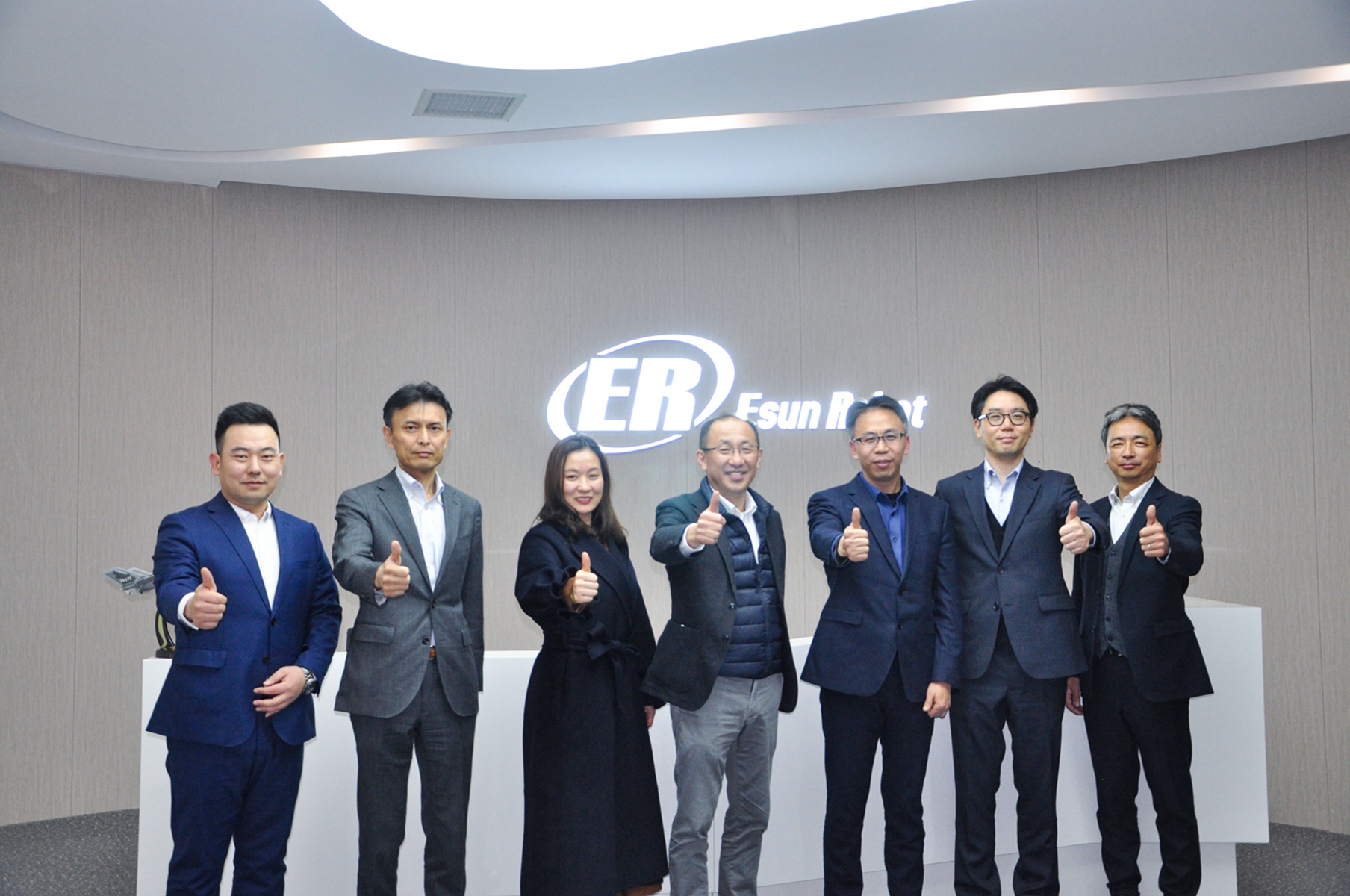 熱烈歡迎EPSON SEC吉野部長一行蒞臨鎰升機(jī)器人！